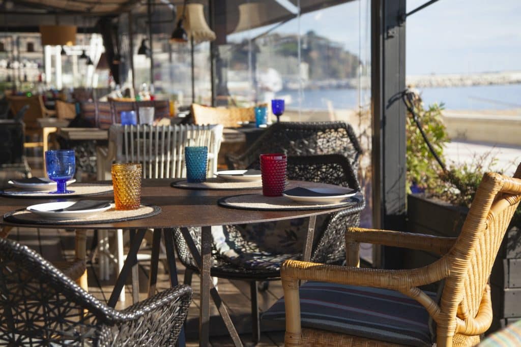 boire un café en terrasse