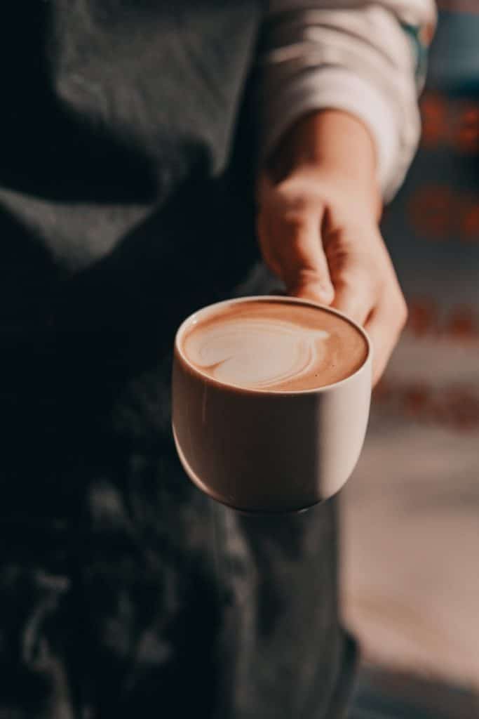 faire un cappuccino avec la magnigfica s de Delonghi