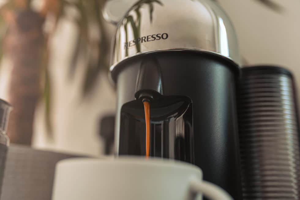 Comment fonctionne une cafetière Nespresso : L'essentiel que vous devez